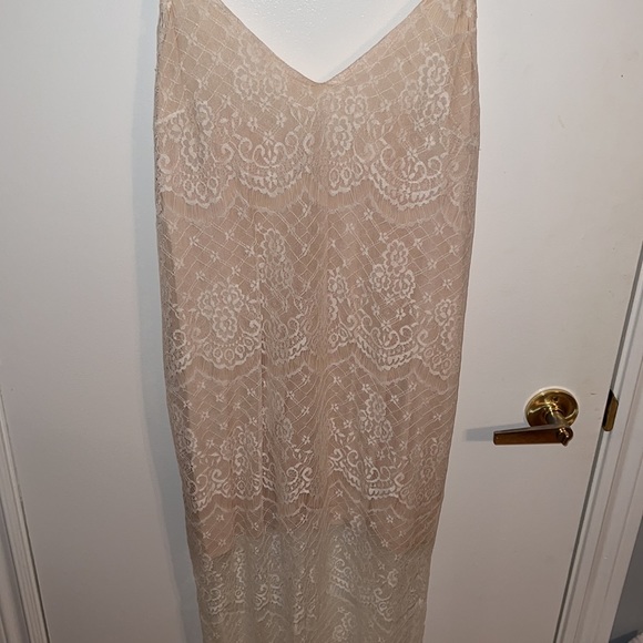 Lush Lace Dress - Picture 4 of 7